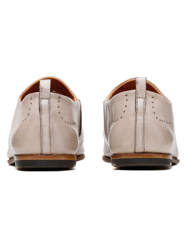 Cream-hue calf leather slippers