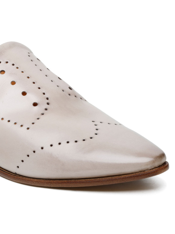 Cream-hue calf leather slippers